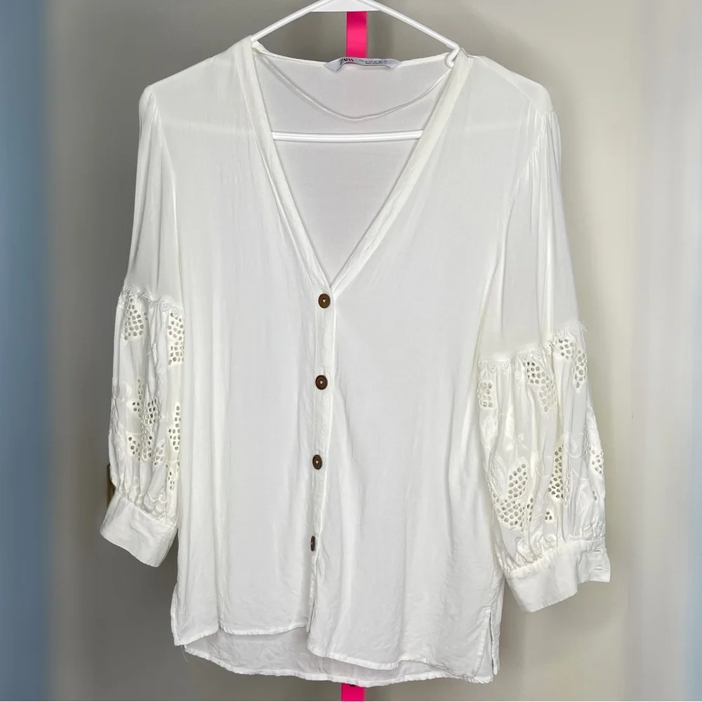 Zara Cream Button Down Eyelet Puff Sleeve Blouse size medium